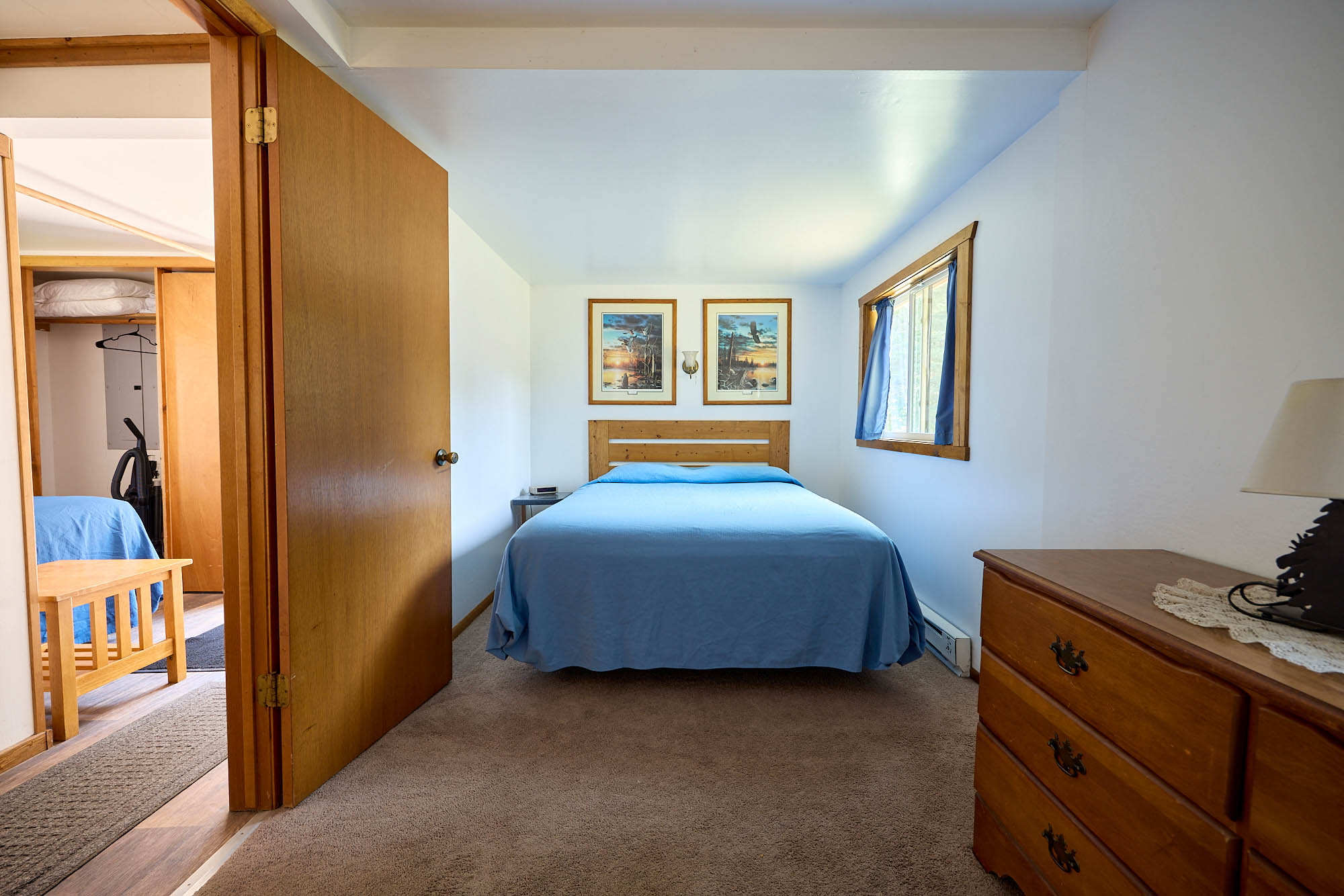Lakeside Cabin interior bed layout at DJ's Dockside
