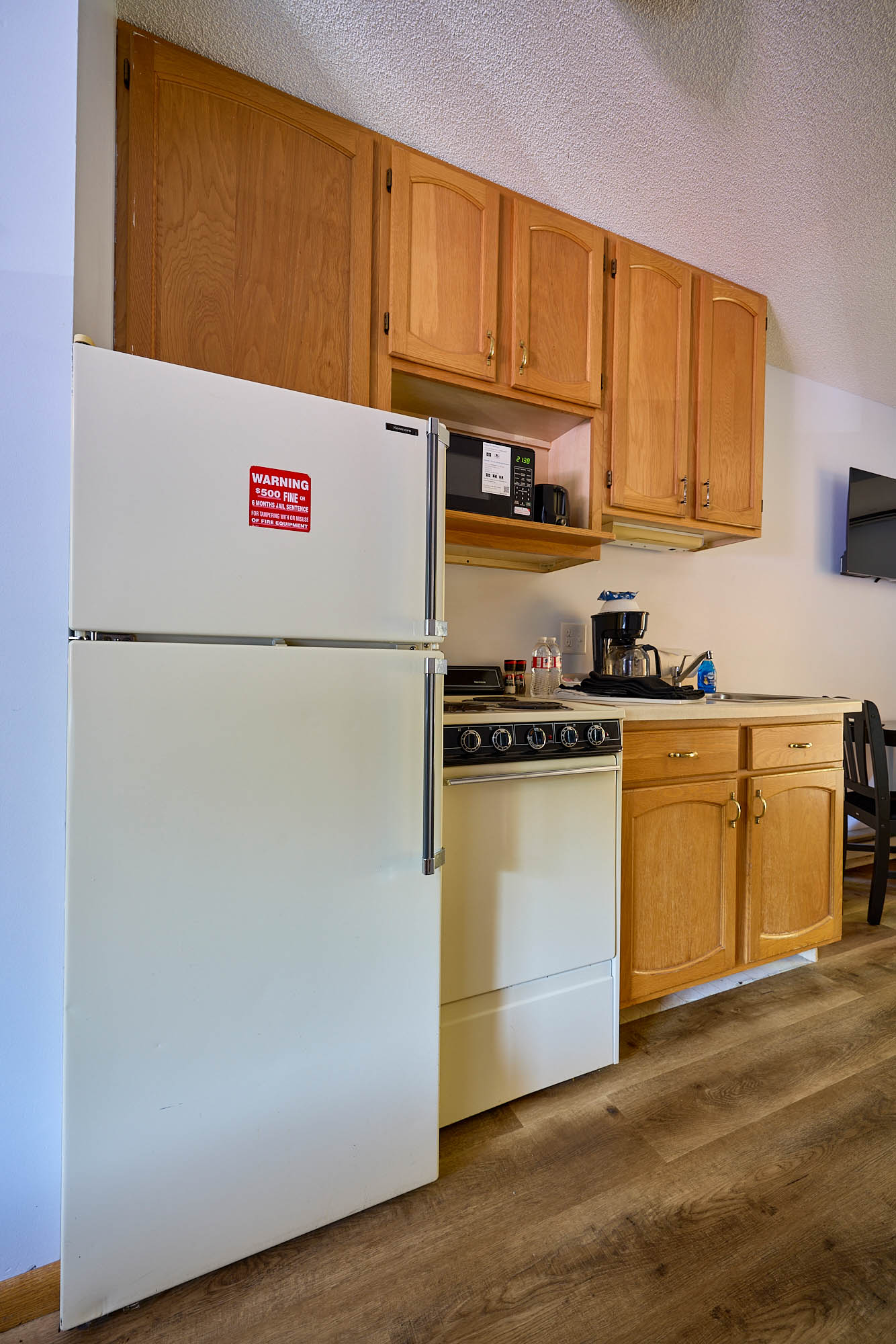 Motel Suite kitchen at DJ's Dockside