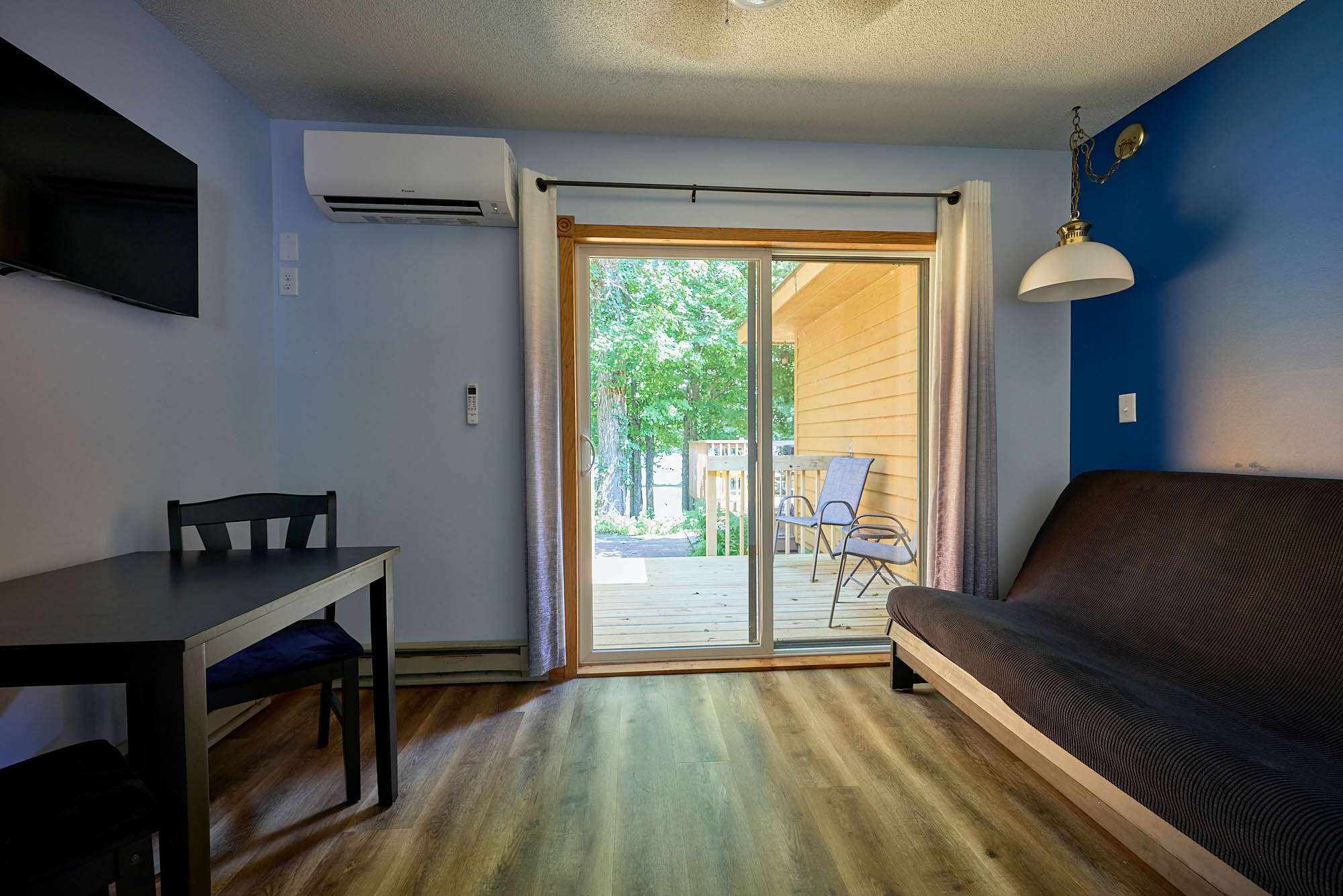 Motel Suite single room with futon at DJ's Dockside
