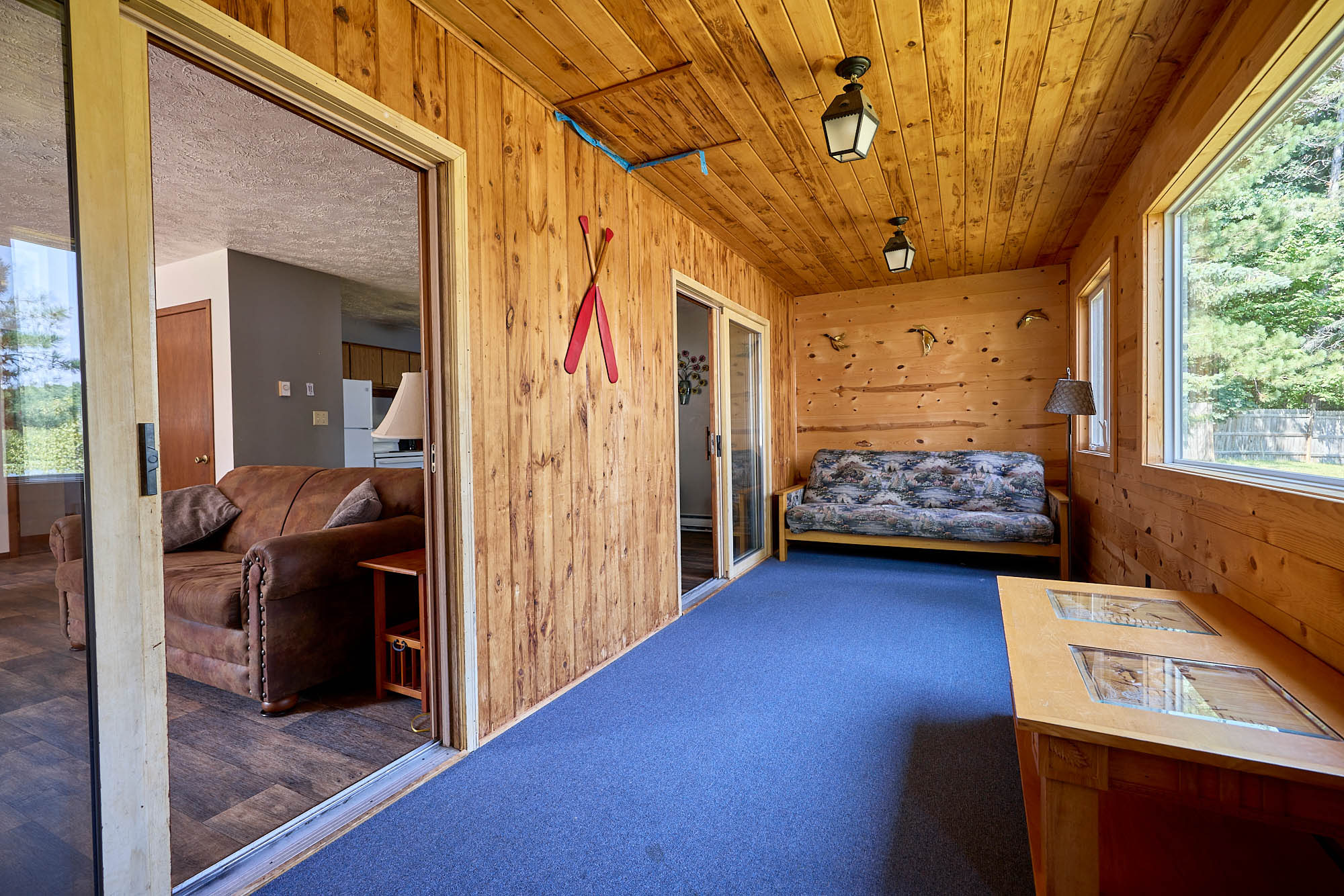 Lakeside Cabin sunroom at DJ's Dockside