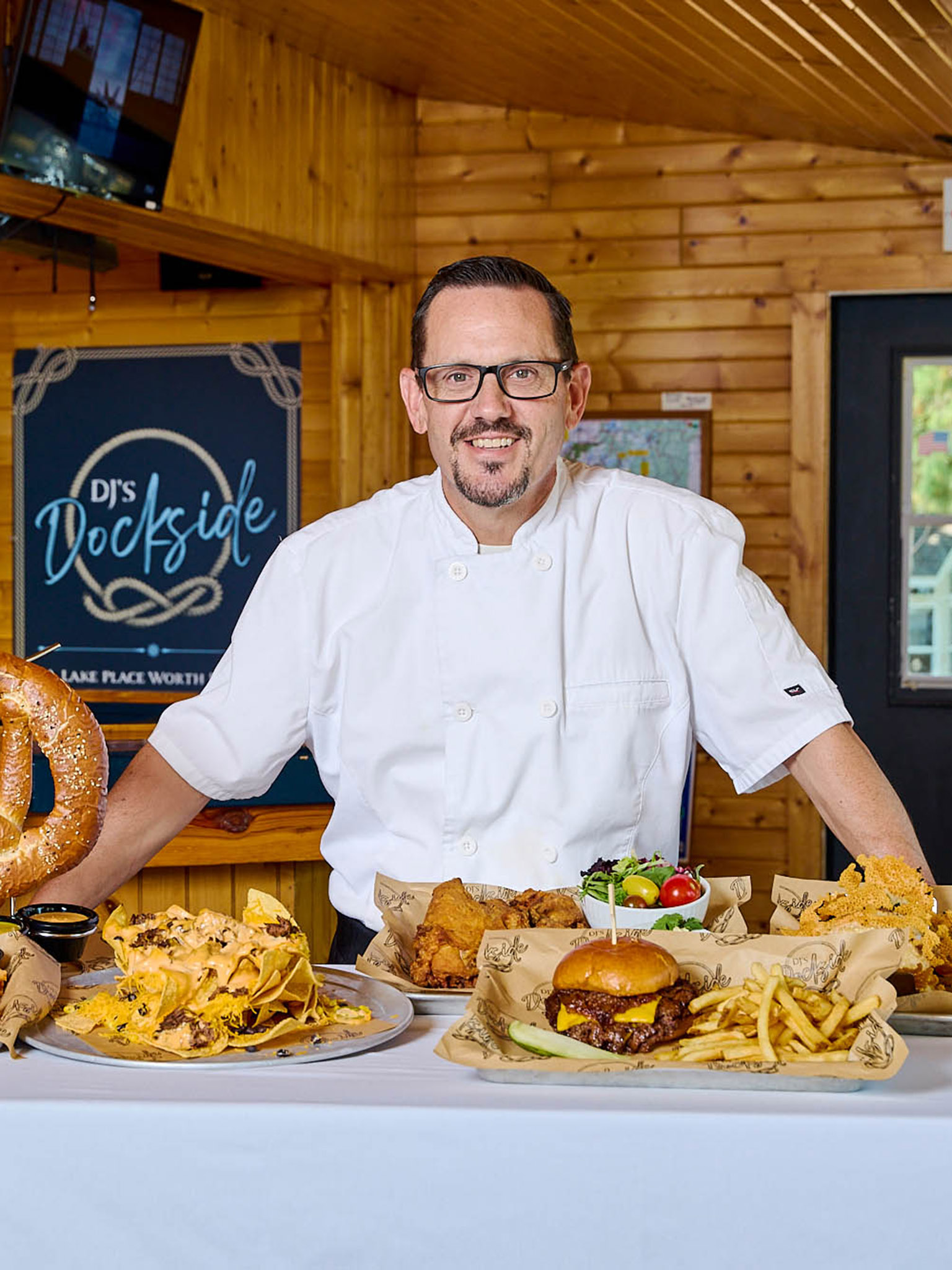 Food and dining at DJ's Dockside